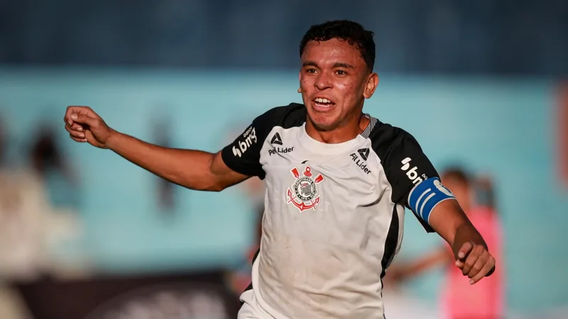 Caraguá ganha espaço ofensivo, e técnico destaca formação no Corinthians