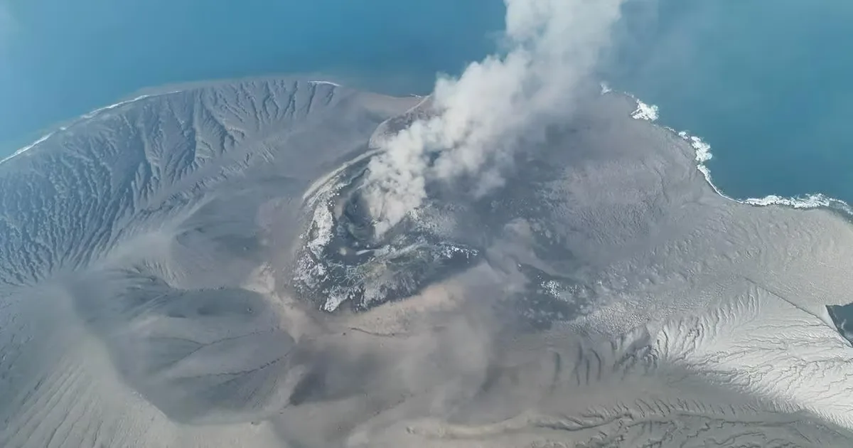 Erupção do Anak Krakatau fecha aeroportos e afeta 22.800 passageiros na Indonésia