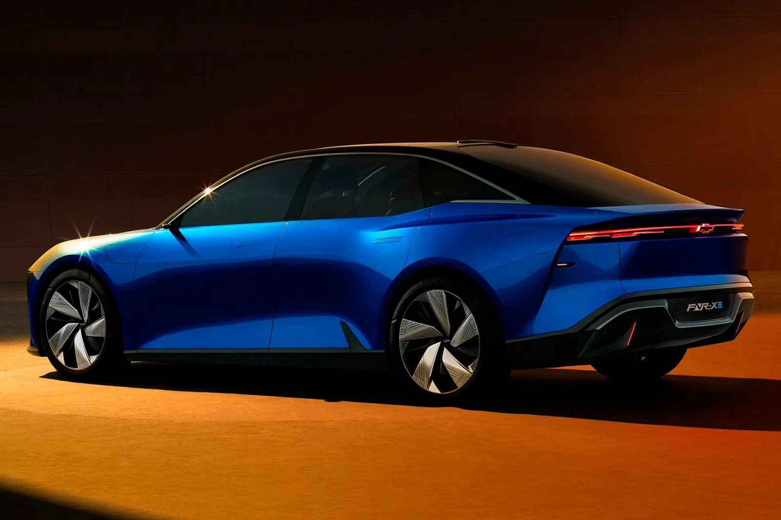 GM prepara sedã Chevrolet multienergia com possível destino ao Brasil