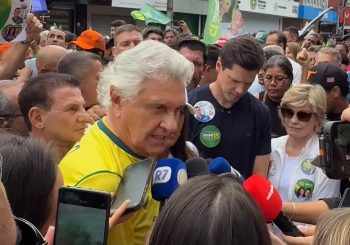 Caiado nega desistência e rejeita apoio a Flávio Bolsonaro