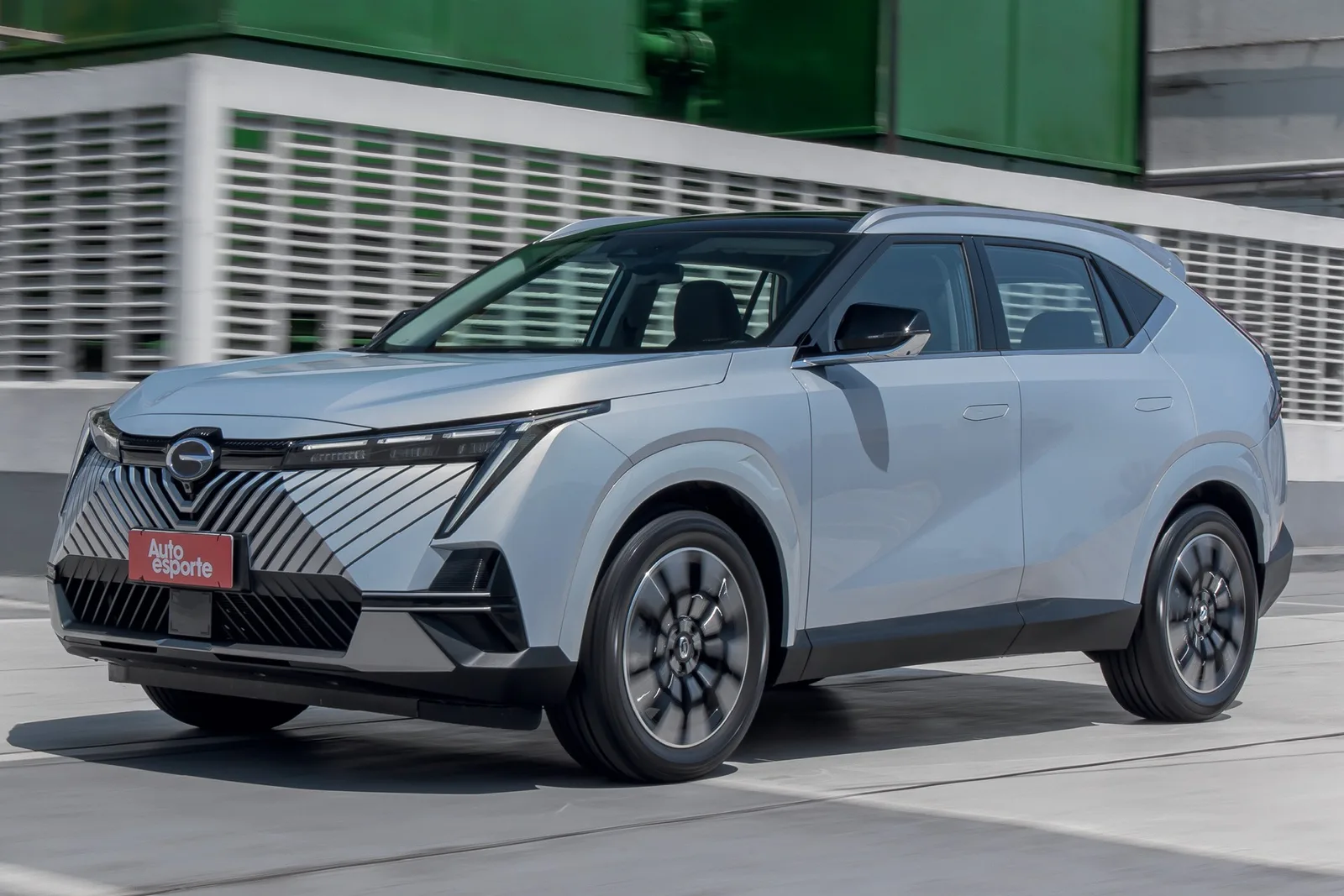 Dois SUVs híbridos pelo mesmo preço têm propostas bem diferentes