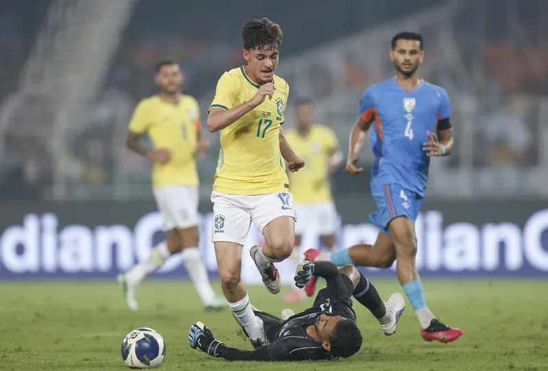 Ancelotti elogia entrada de Breno Bidon em amistosos do Brasil