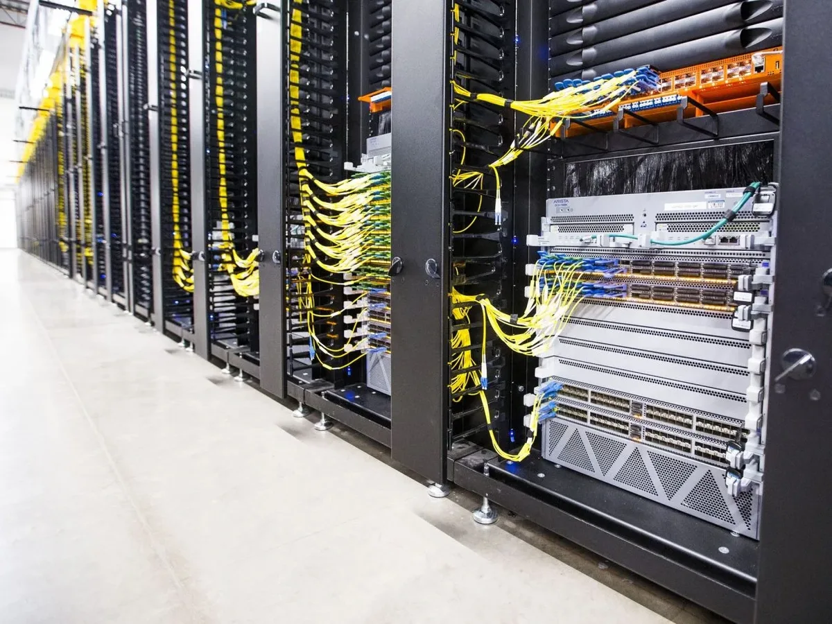 Apple planeja servidor em rack com até quatro chips M8 Ultra