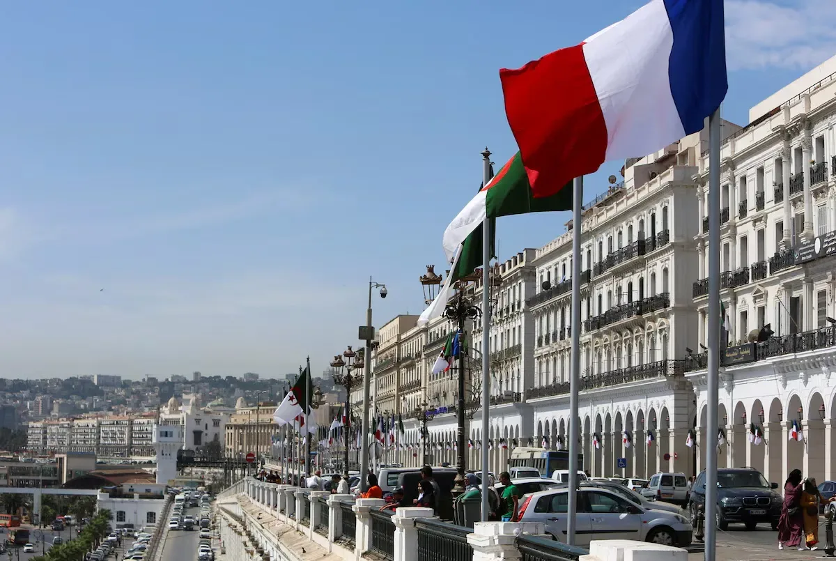 Inglês assume liderança sobre o francês nas escolas da Argélia