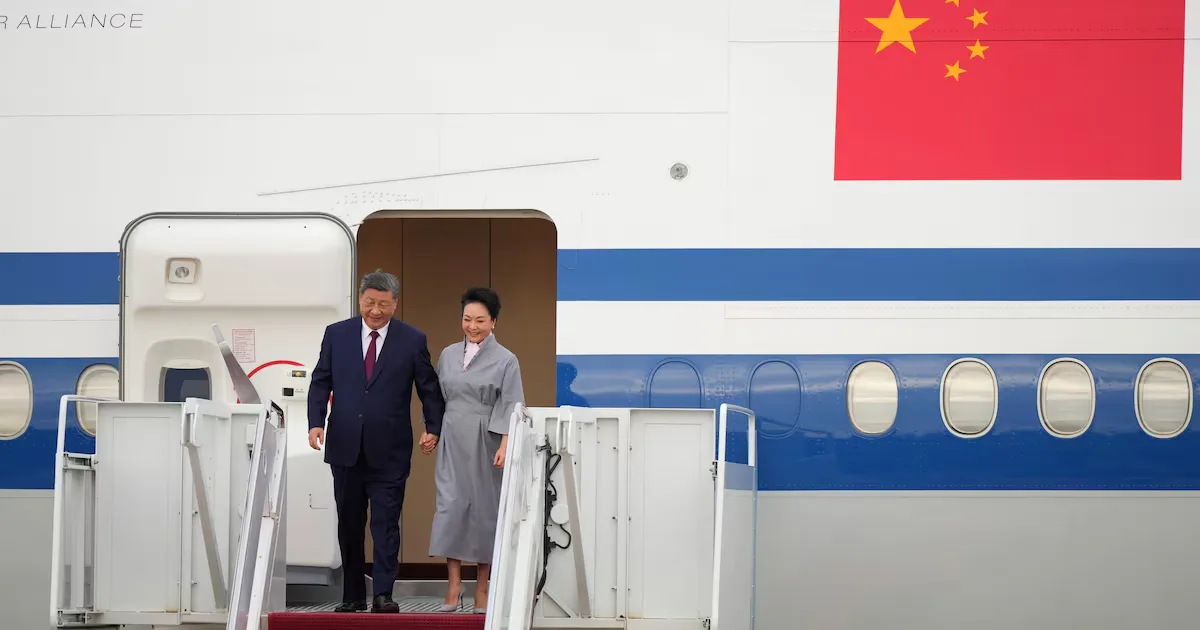 Trump recebe Xi Jinping na pista de base militar nos Estados Unidos