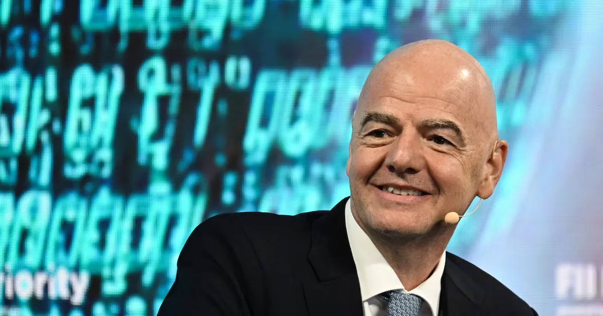Infantino será candidato em 2027; oposição europeia tenta barrar novo mandato na Fifa
