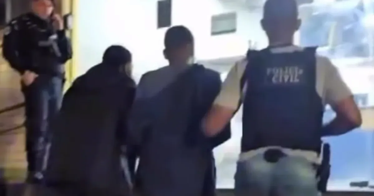 Dupla é presa por tráfico de drogas em São João de Meriti