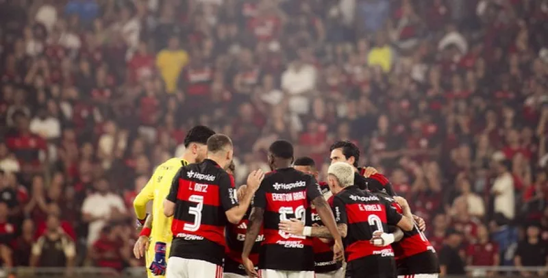 Flamengo pode poupar titulares após vitória no Equador diante do Corinthians