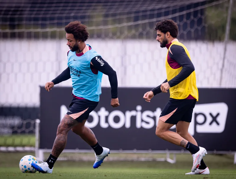 Corinthians testa formação antes de duelo com o Internacional