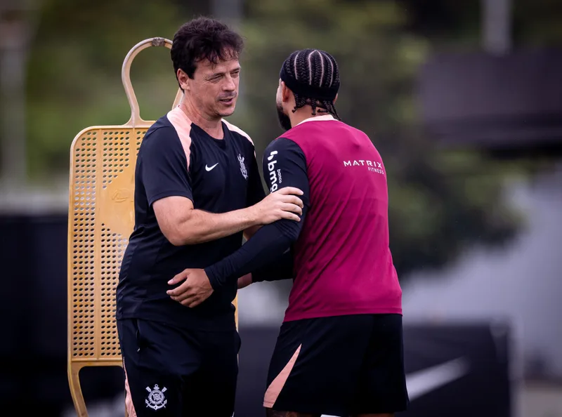 Diniz minimiza críticas de Memphis e aposta em evolução no Corinthians
