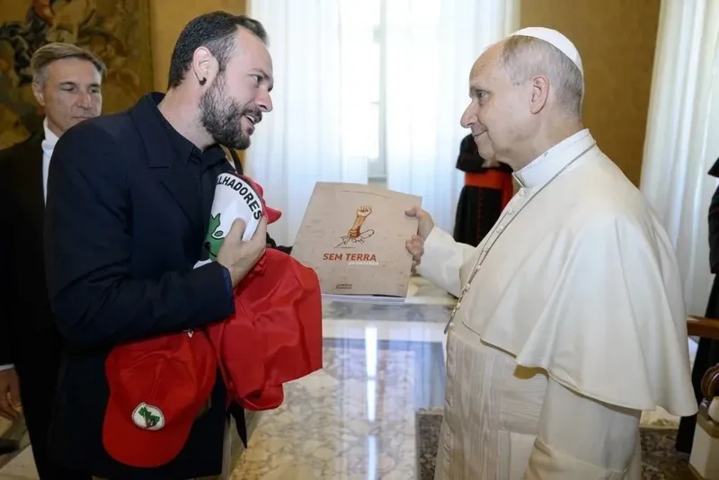 Papa defende negociação em encontro que reuniu MST e setores sociais no Vaticano