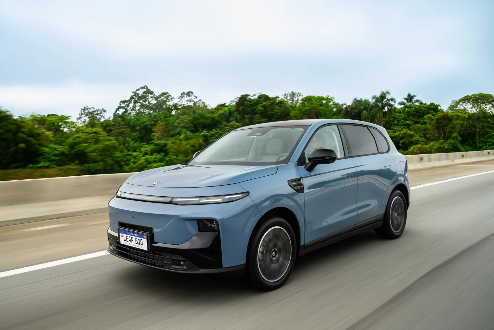 Leapmotor B10 híbrido chega ao Brasil por R$ 179.990 com autonomia de 900 km