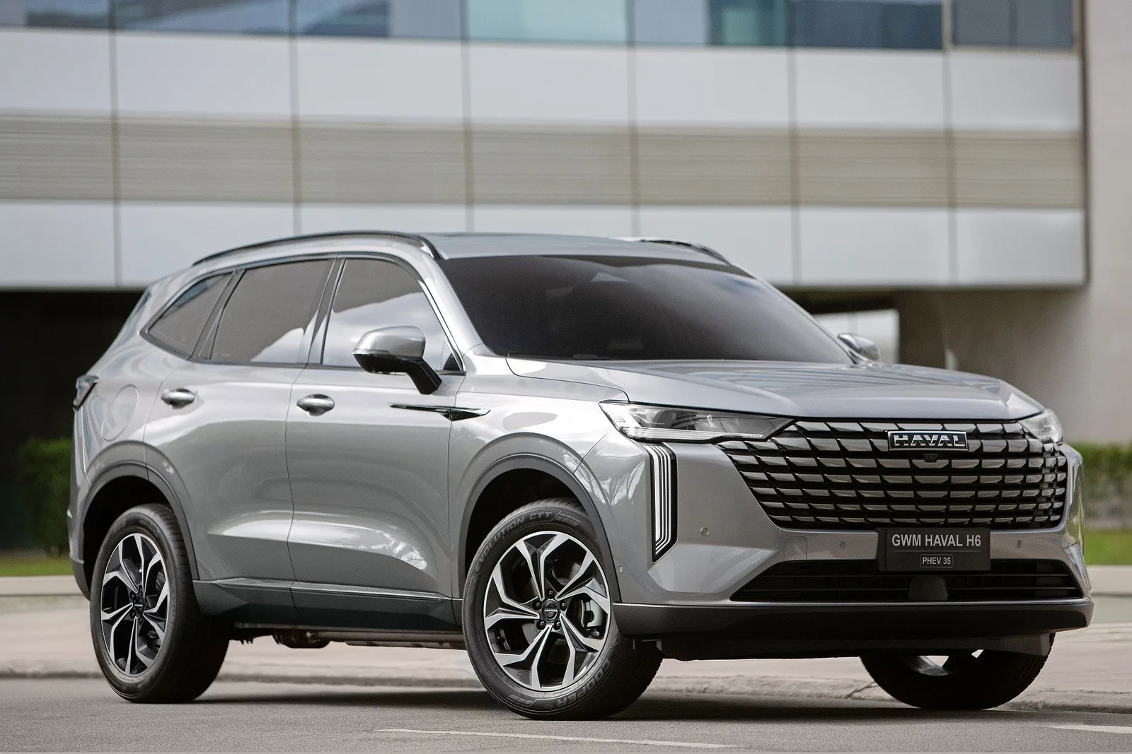 Quatro híbridos plug-in usados com até 80 km de alcance elétrico