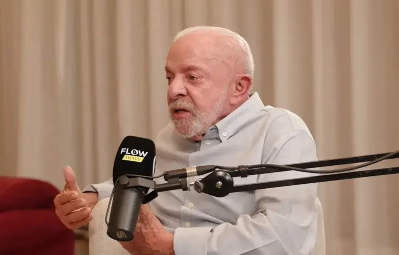 Lula critica Globo, ataca Flávio Bolsonaro e defende impedir volta do fascismo