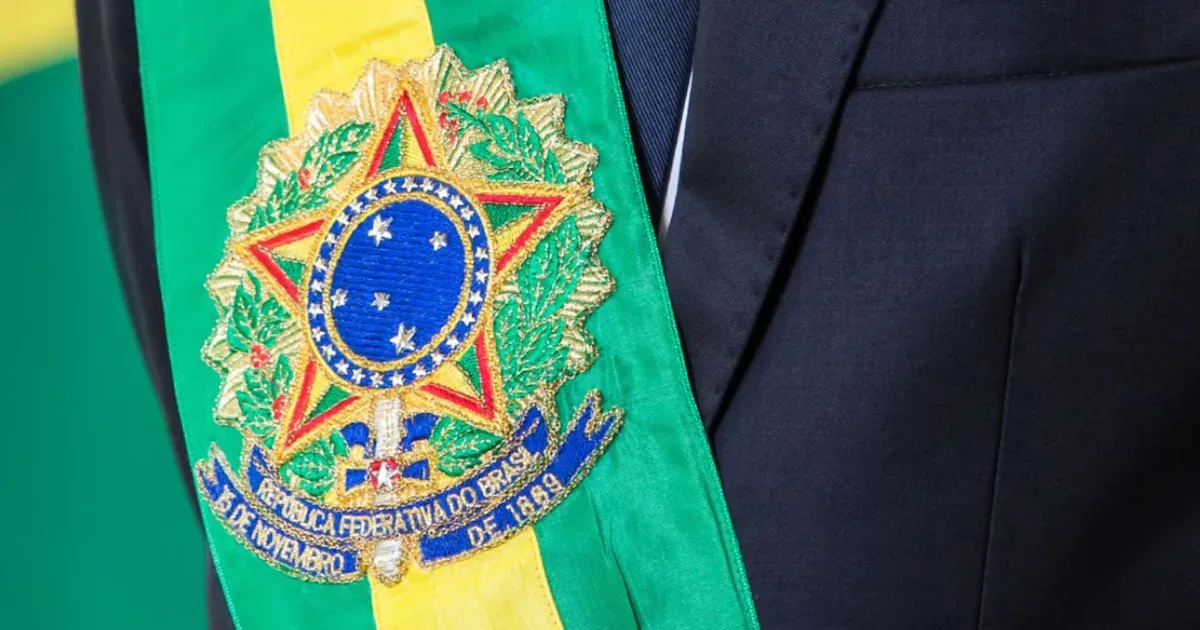 Faixa presidencial virou símbolo da transferência do poder no Brasil