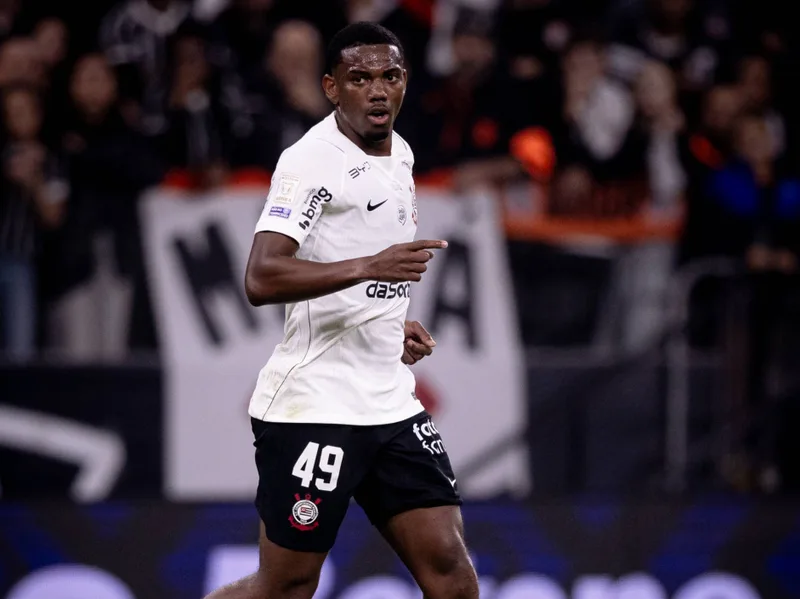 Corinthians prepara duelo com Estudiantes enquanto avalia futuro de André Luiz