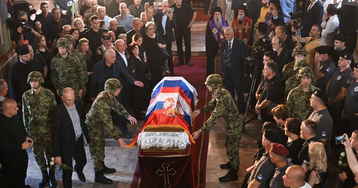 Enterro de Ratko Mladic em Belgrado provoca críticas da União Europeia