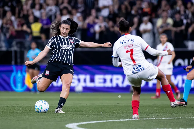 Duda Sampaio relata improviso na zaga e destaca apoio à decisão do Corinthians
