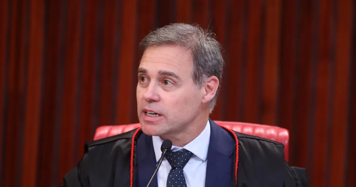 STF determina retirada de 1.125 posts que ligavam Flávio a mudança sobre padroeira