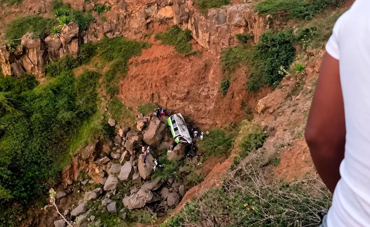 Queda de ônibus em ilha de Cabo Verde deixa 25 mortos