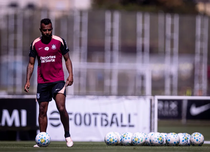 Alex Santana mantém confiança por espaço no Corinthians com Diniz