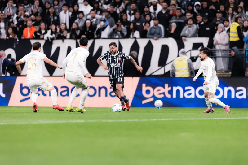 Matheus Bidu diz que crise do Corinthians não interfere no foco em campo