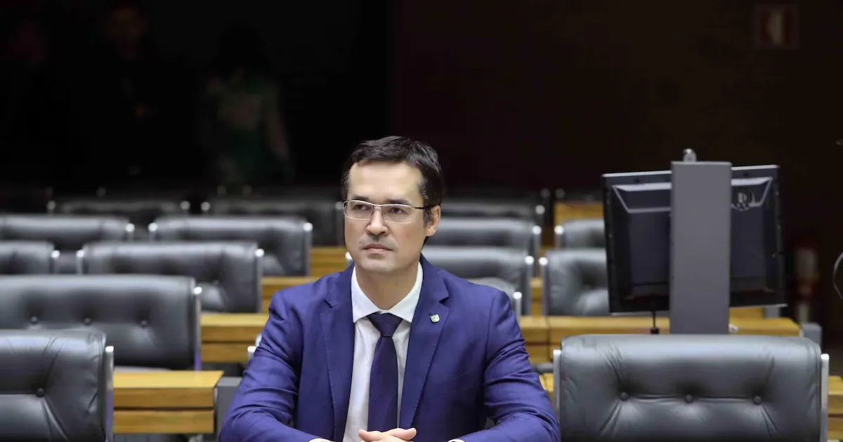 Decisão judicial reativa Instagram de Dallagnol, mas mantém restrição à campanha