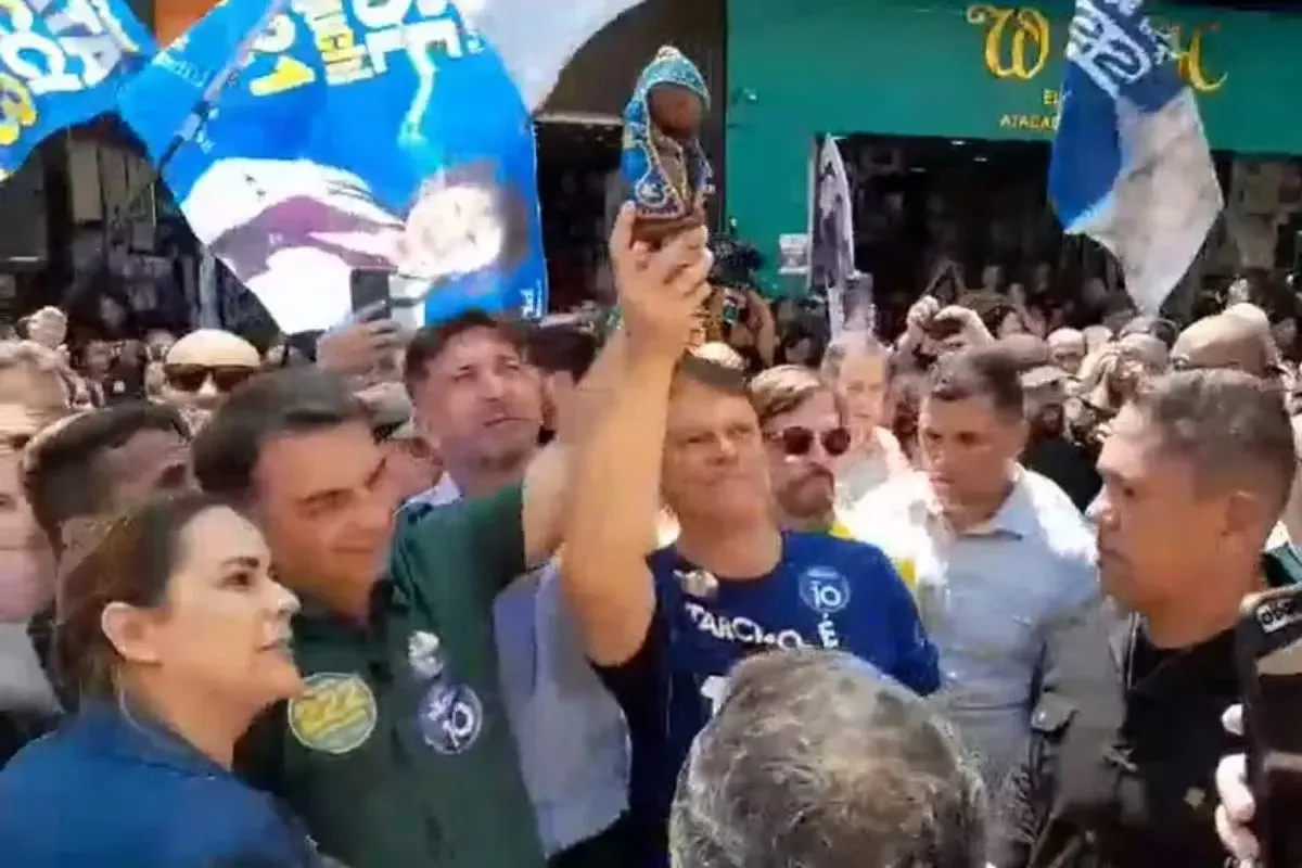 Flávio Bolsonaro agradece à CNBB após acusação sobre notícia falsa