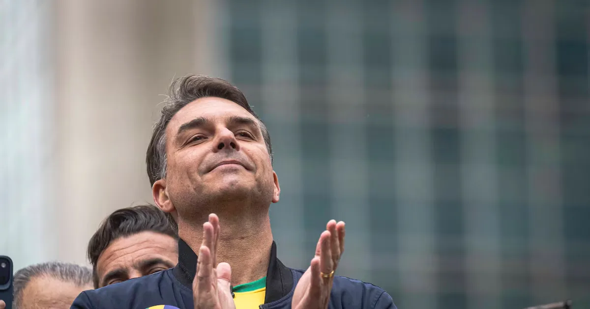 Aliados de Flávio Bolsonaro procuram rivais por apoio contra Lula