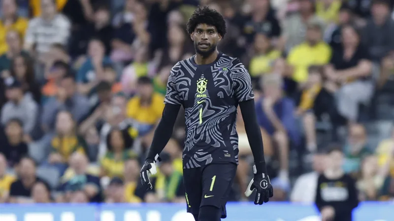 Hugo Souza comenta gol sofrido pelo Brasil e fala sobre ausência na Copa