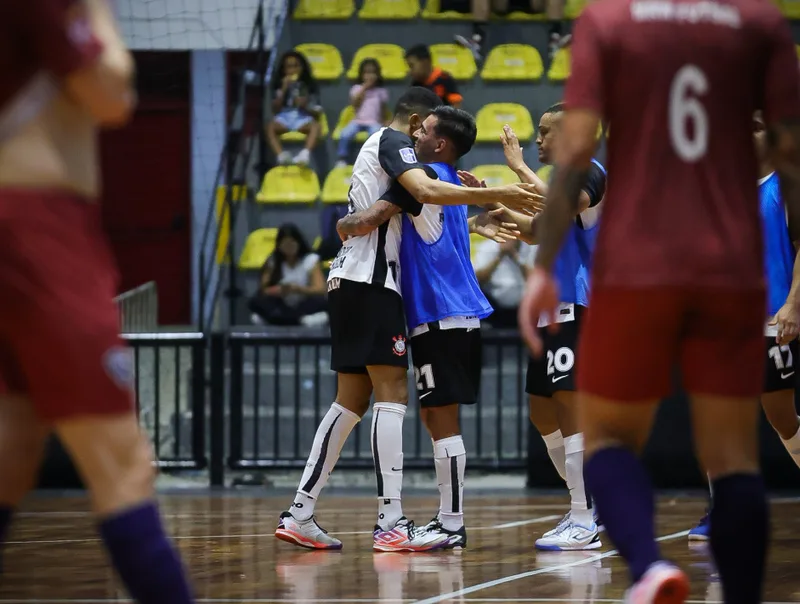 Empate deixa Pato com vantagem para volta dos playoffs contra o Corinthians