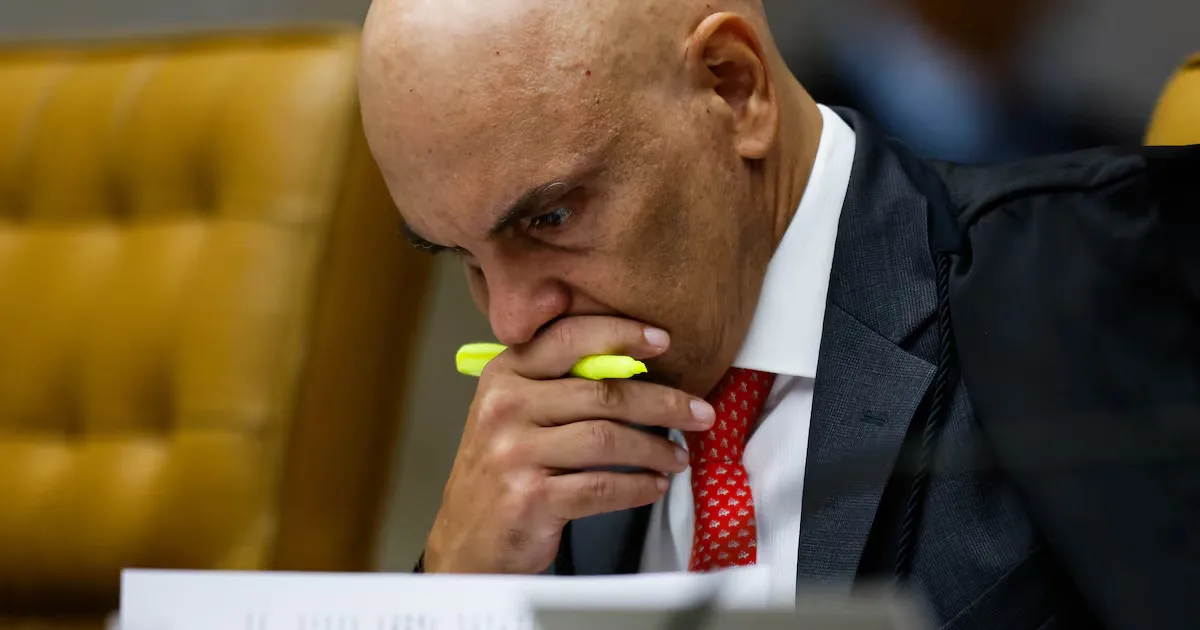 Moraes questiona validade de relatório da PF e nega mensagens com Vorcaro