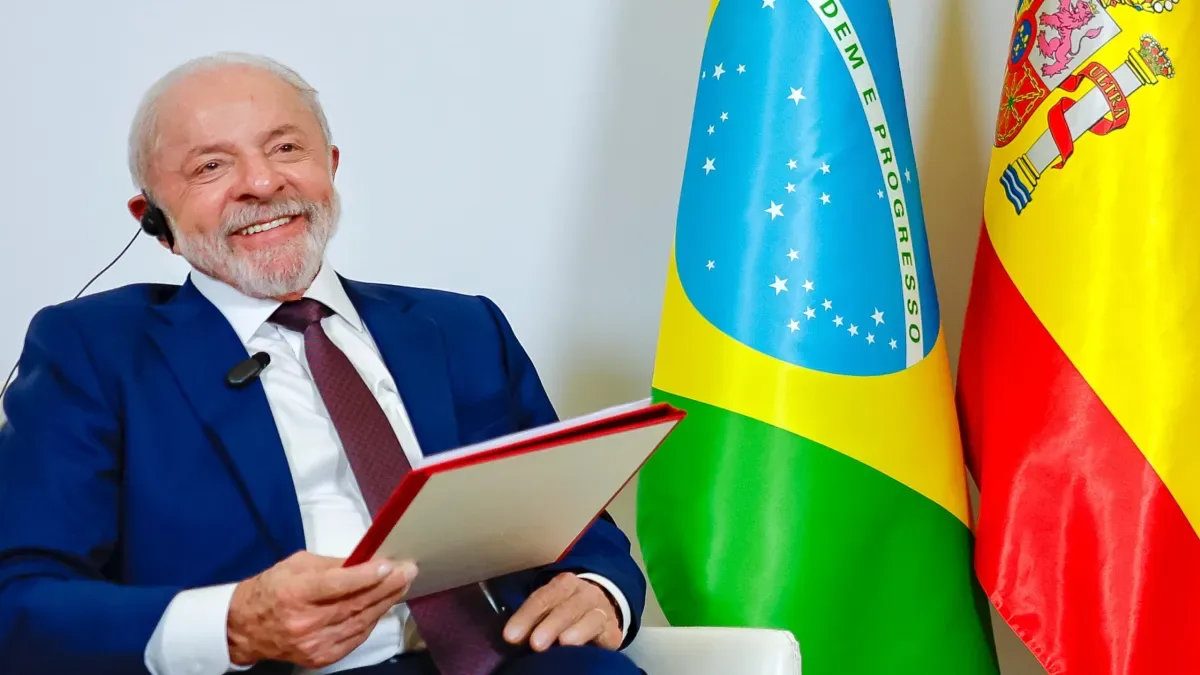 Lula supera Flávio Bolsonaro na votação de brasileiros na Espanha