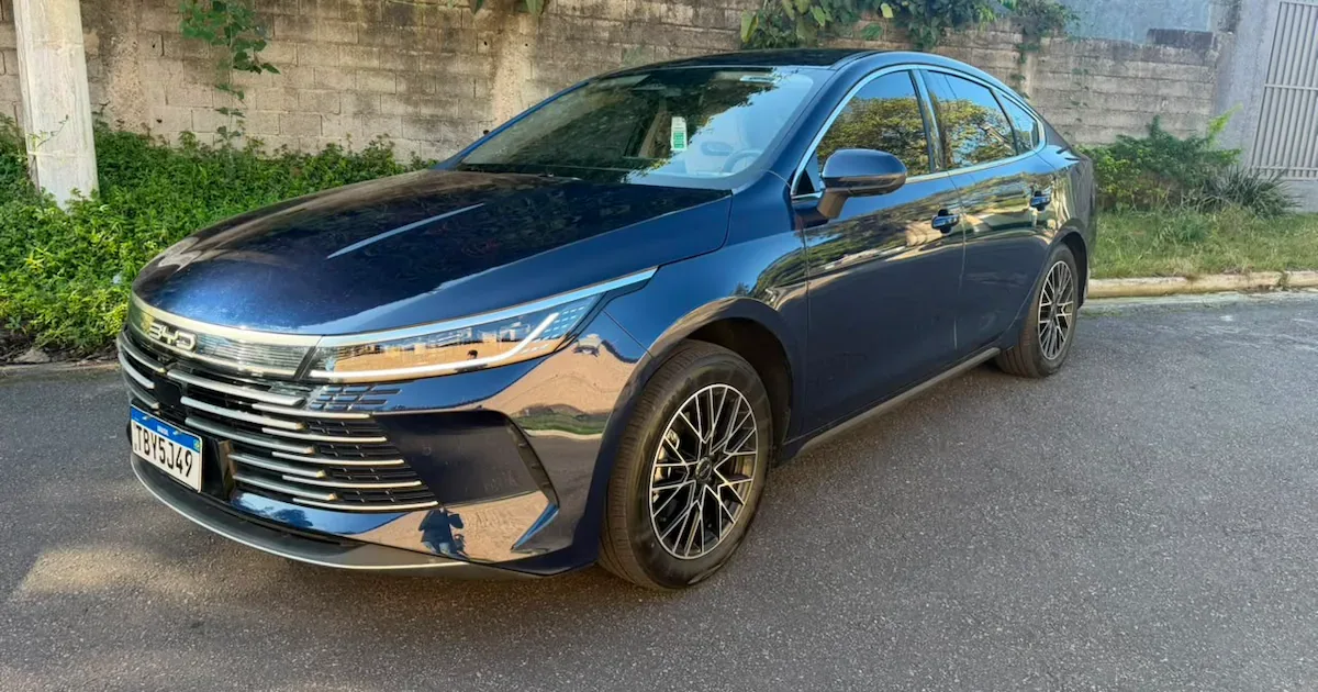 BYD King lidera sedãs médios em agosto, mas Corolla mantém vantagem no ano