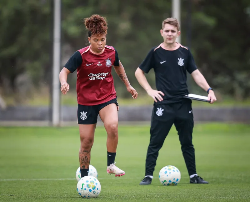 Corinthians ajusta defesa antes do segundo jogo da final feminina