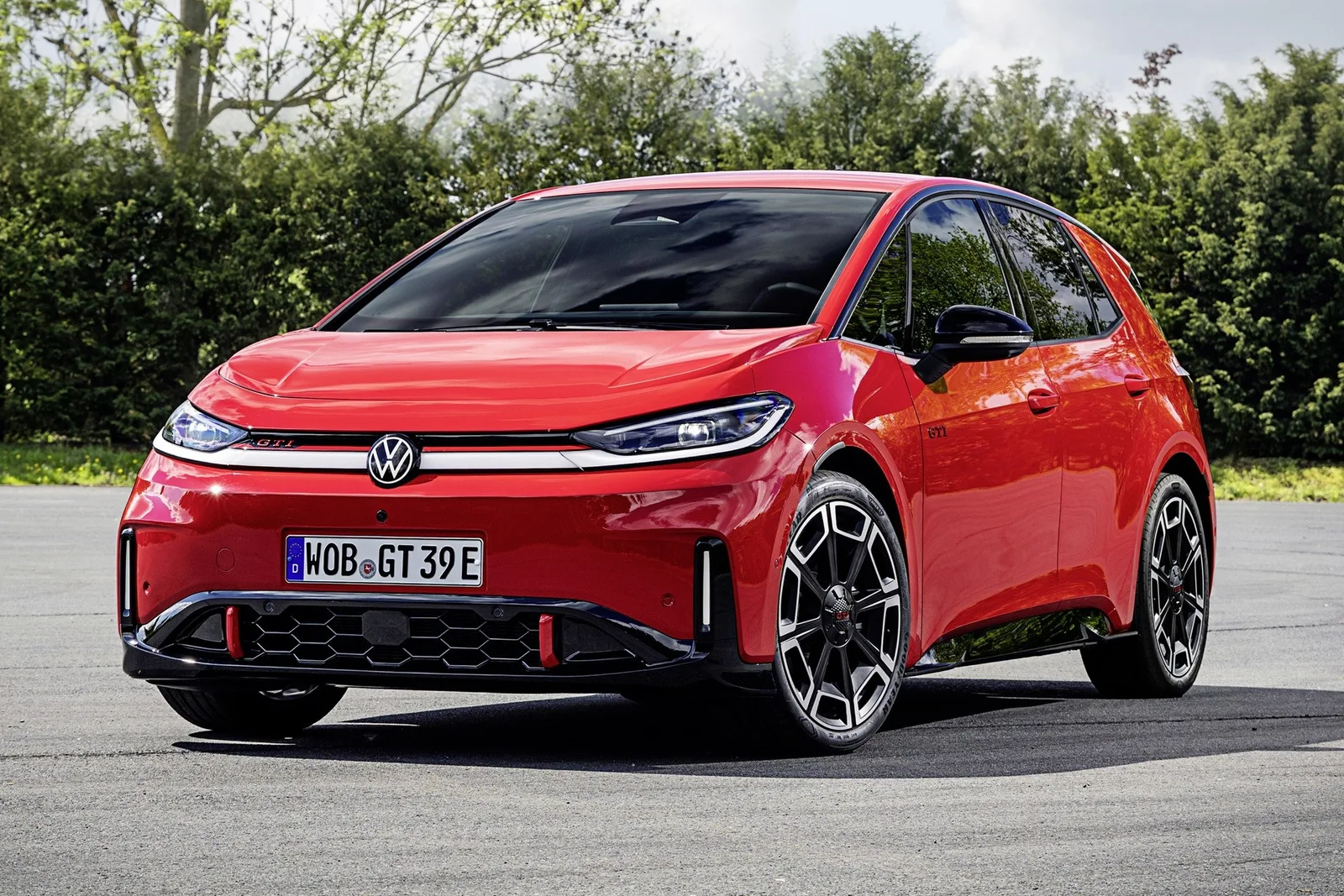 ID.3 GTI estreia com bateria de 79 kWh e recarga em 30 minutos