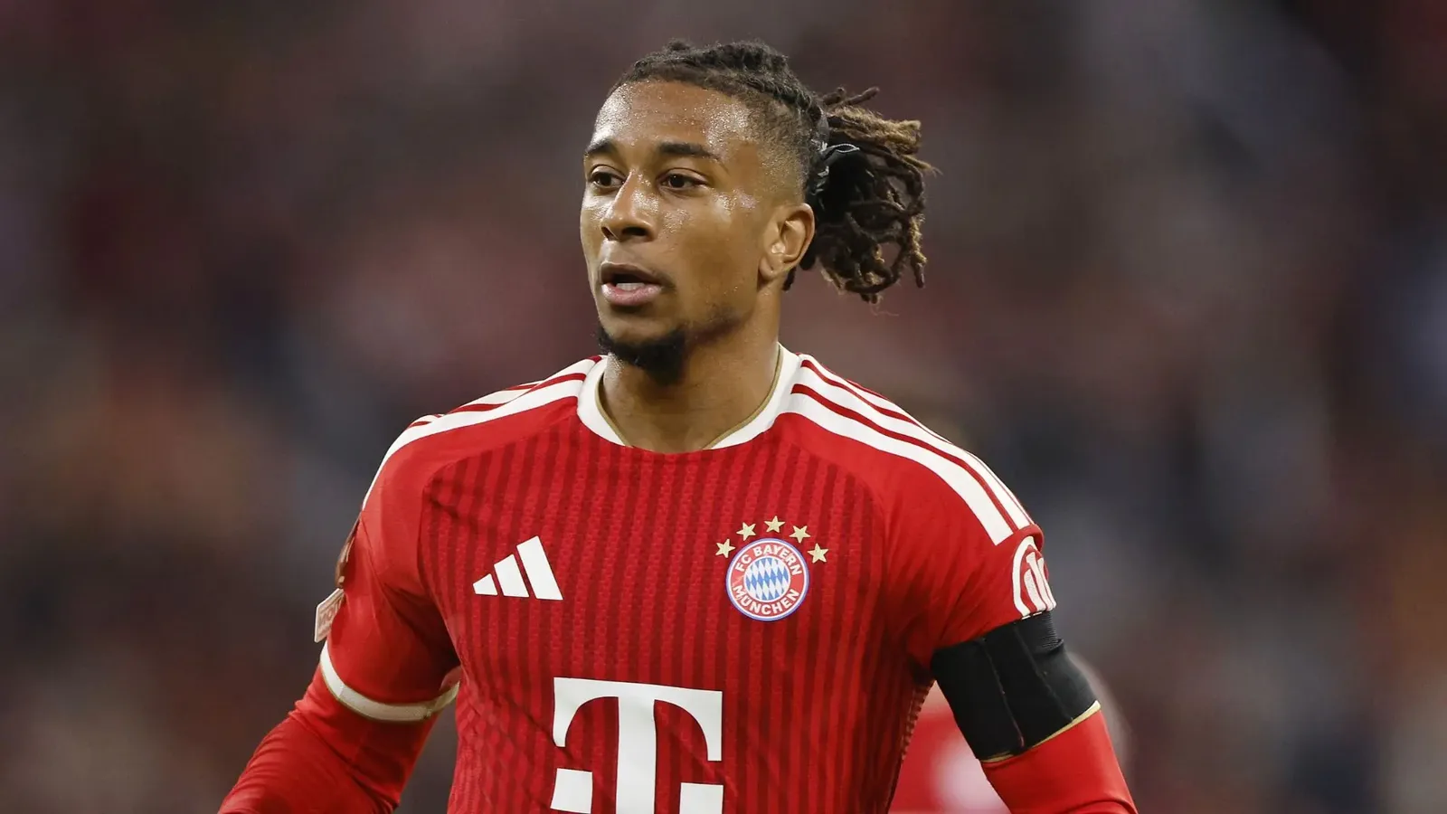 Olise diz que marcar gols é o que o faz feliz após vitória do Bayern