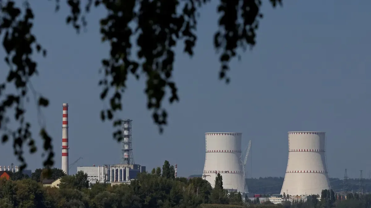 Drone atinge torre de resfriamento da usina nuclear de Kursk, diz AIEA