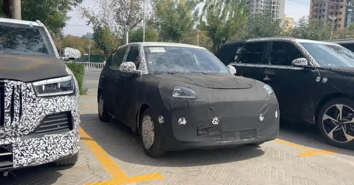 Geely prepara hatch elétrico compacto com tração traseira para enfrentar o Dolphin Mini