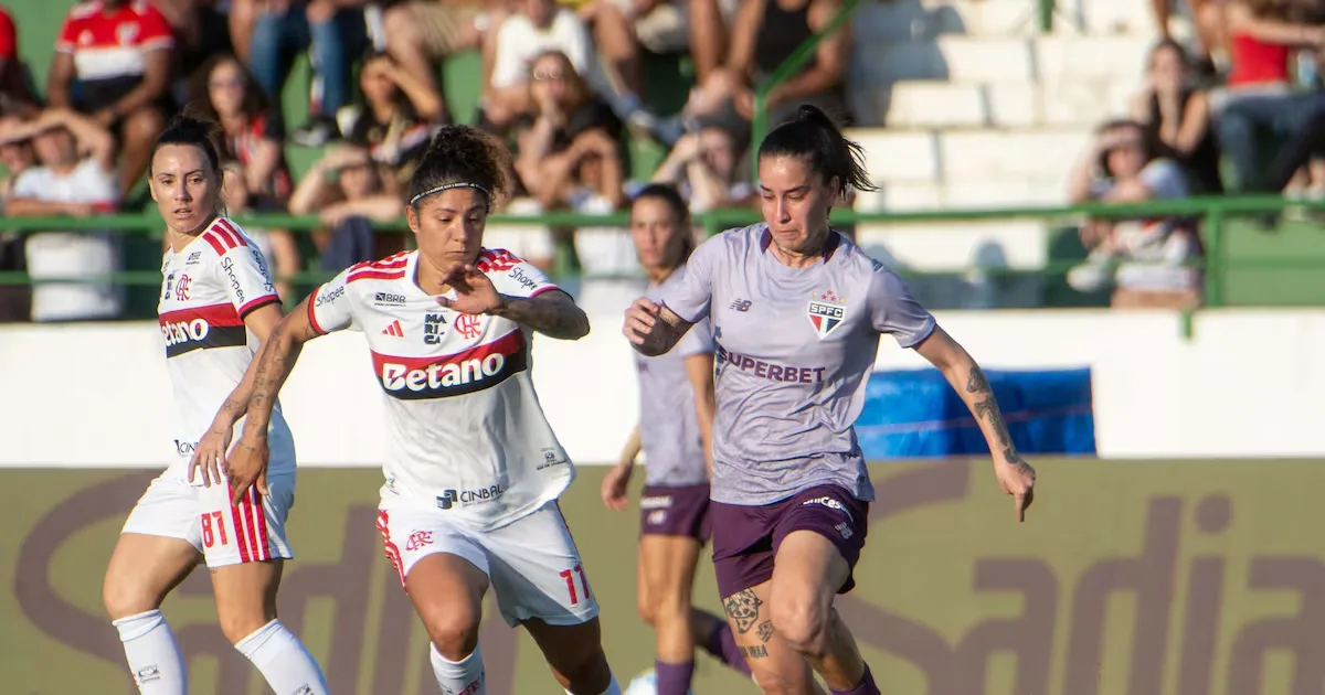 São Paulo supera Flamengo e garante vaga na final do Brasileirão Feminino