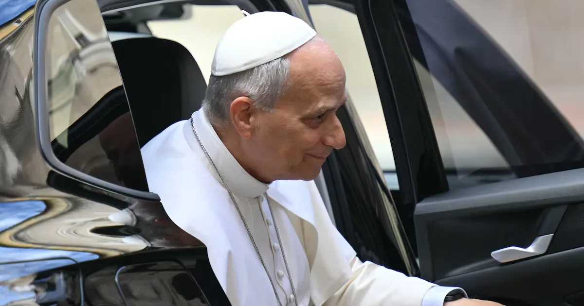 Leão XIV restaura salários de cardeais e dirigentes do Vaticano