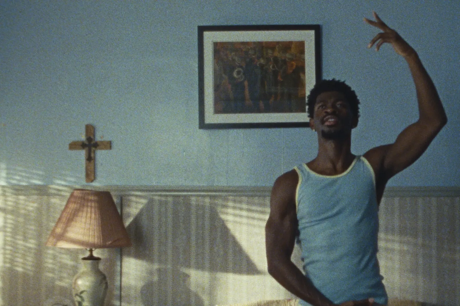 Lil Nas X lança single inédito e dedica clipe à mãe