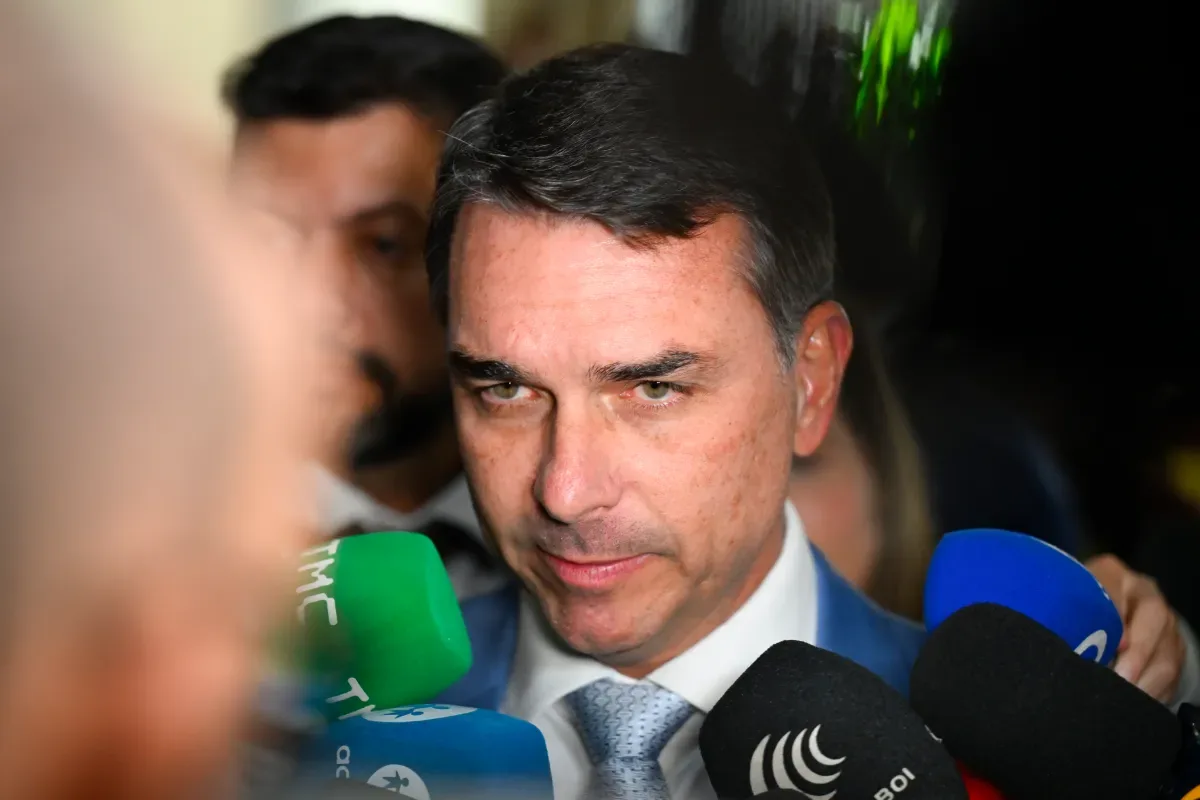 Flávio Bolsonaro diz que irá a Israel no início de eventual mandato