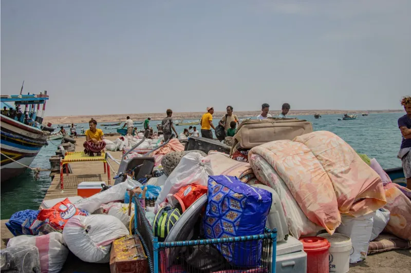 Combates entre sauditas e houthis deslocam mais de 100 mil no Iêmen