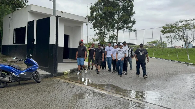 Corinthians apresenta terceira camisa e tem assembleia suspensa pela Justiça