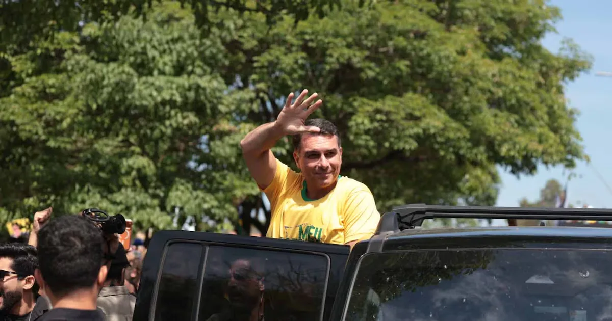Flávio Bolsonaro iguala votação de Jair em 2018 em Resende