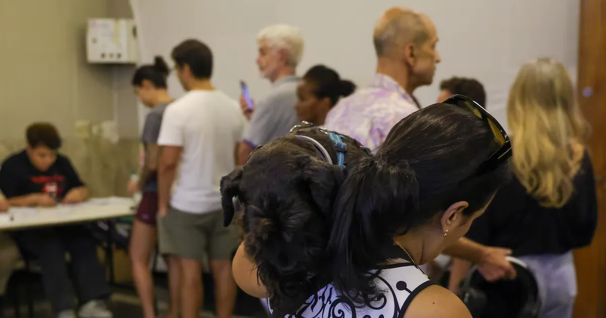 Votação termina às 17h, mas eleitor na fila ainda poderá votar