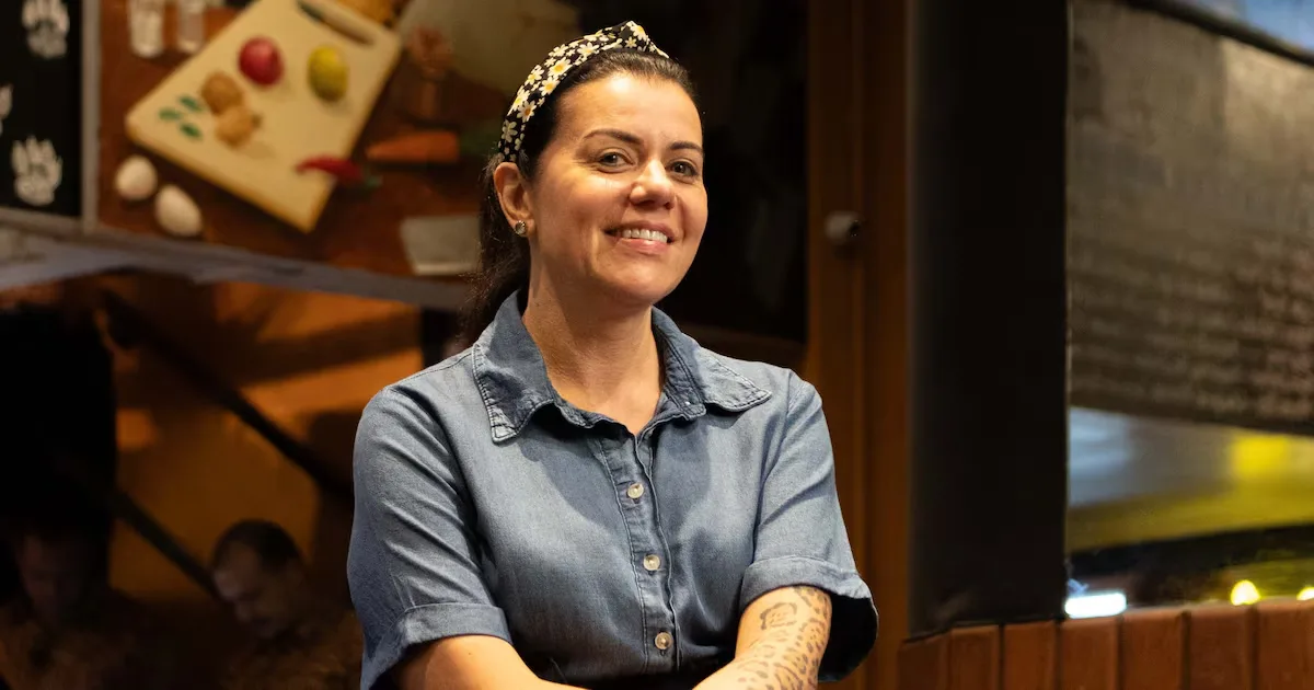 Janaína Torres explica por que prepara feijoada em casa e indica endereços em SP
