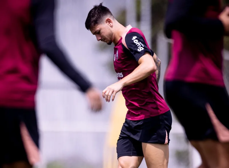 Corinthians treina finalizações antes de duelo com o Fluminense