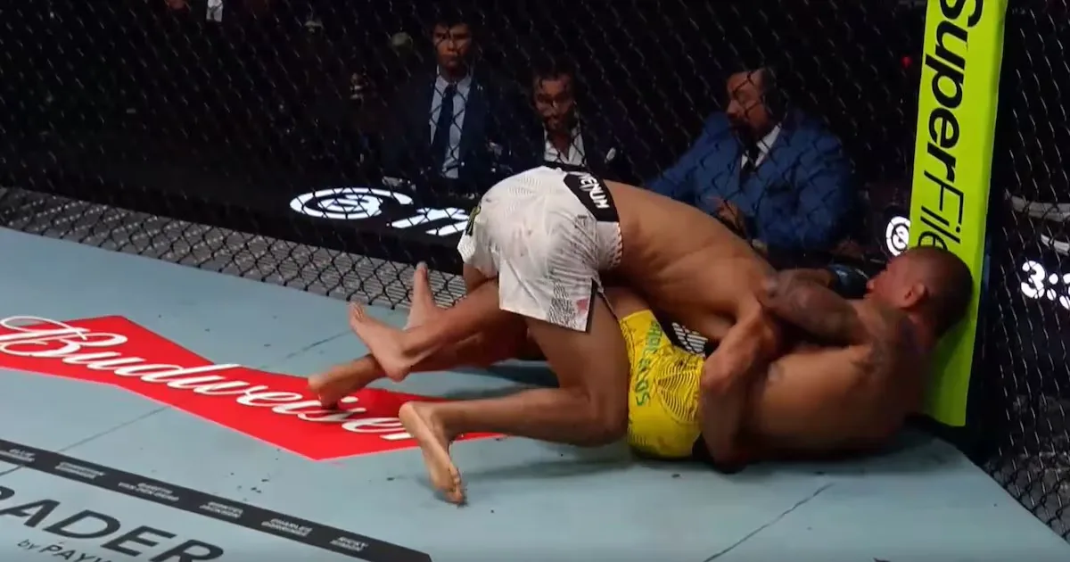 Treinador atualiza estado de Raoni Barcelos após queda no UFC